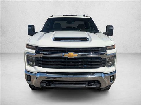 Used 2024 Chevrolet Silverado 2500 LT image 2