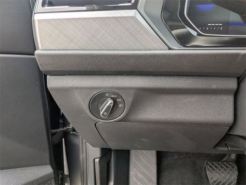Used 2024 Volkswagen Jetta SE image 16