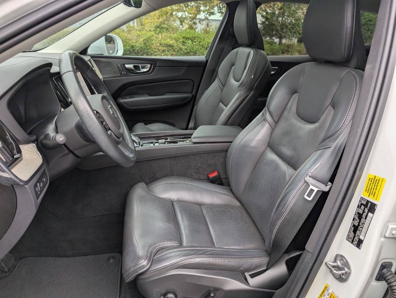 Used 2022 Volvo XC60 T8 Inscription w/ Advanced Package AWD/4WD image 10