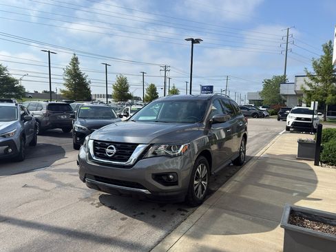 Used 2017 Nissan Pathfinder SV AWD/4WD image 7