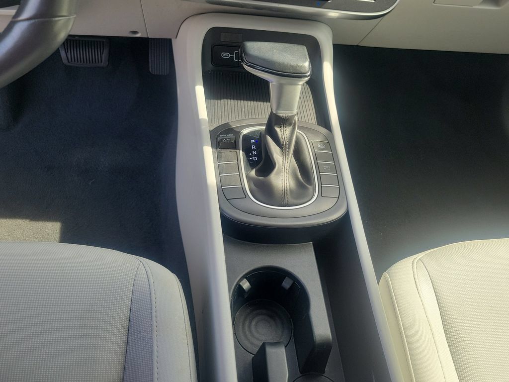 Used 2025 Hyundai Kona SEL FWD image 19