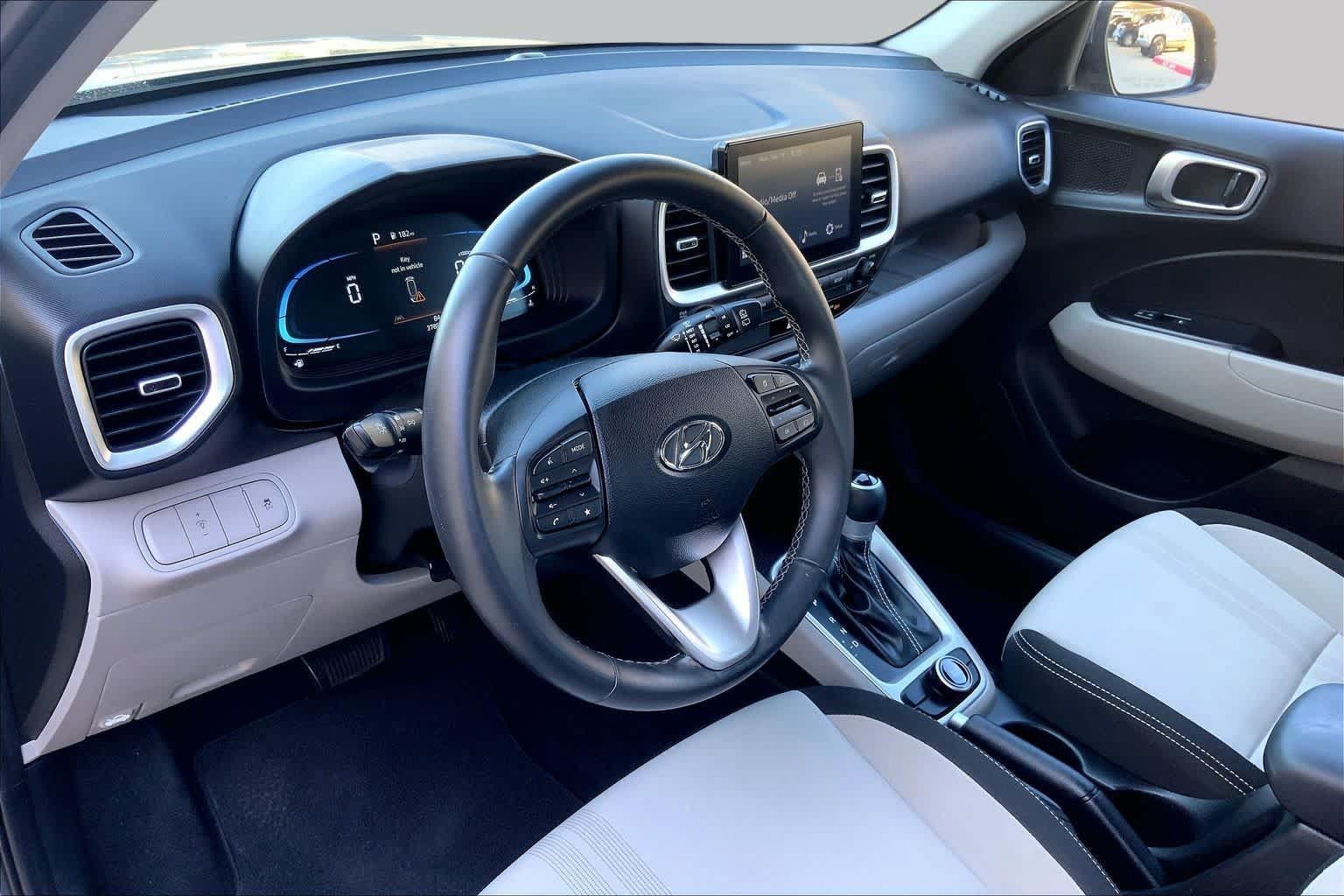 Certified 2025 Hyundai Venue SEL FWD image 17