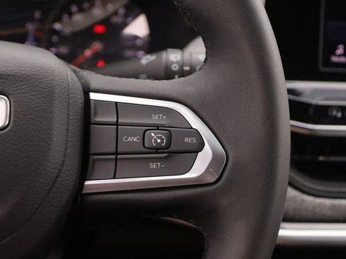 Used 2025 Jeep Compass Latitude w/ Sun & Sound Group AWD/4WD image 13