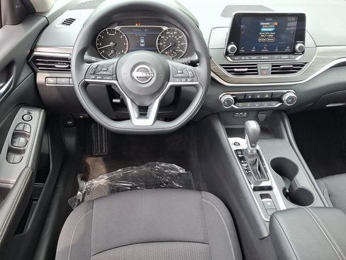 Used 2025 Nissan Altima 2.5 SV AWD/4WD image 11