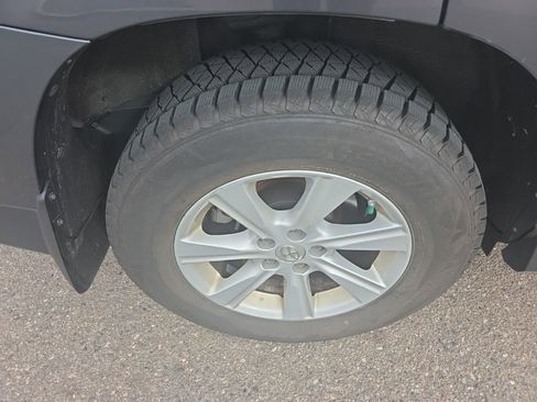 Used 2013 Toyota Highlander SE image 3