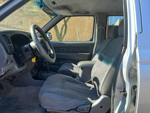 Used 2000 Nissan Frontier XE image 13