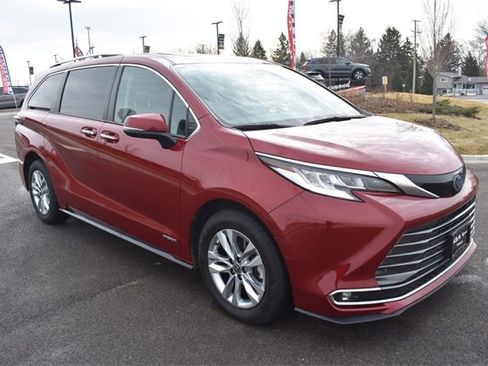 Used 2021 Toyota Sienna Limited image 10