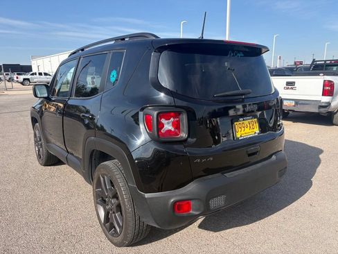 Used 2021 Jeep Renegade Latitude w/ Sun & Sound Group AWD/4WD image 3