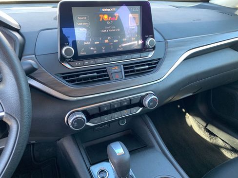 Used 2025 Nissan Altima 2.5 SV image 17