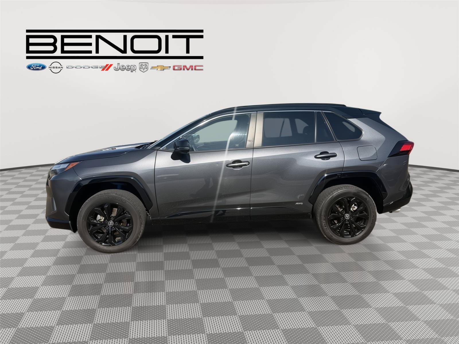 Used 2024 Toyota RAV4 XSE AWD/4WD image 4