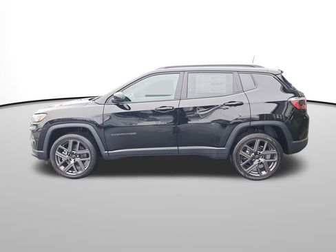 New 2026 Jeep Compass Latitude image 2