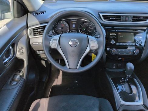 Used 2016 Nissan Rogue S w/ Appearance Package FWD image 16