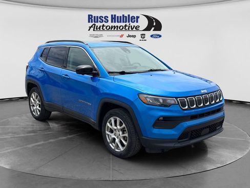 Used 2022 Jeep Compass Latitude w/ Sun and Sound Group AWD/4WD image 9