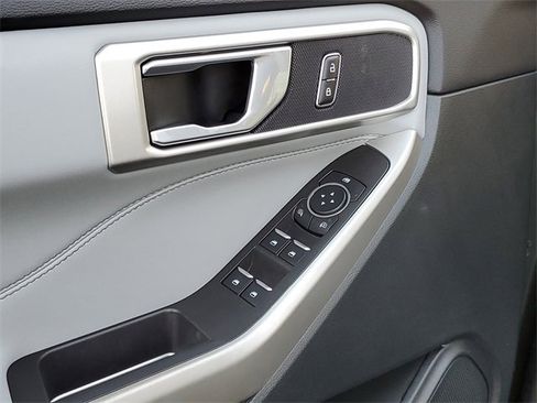 Certified 2023 Ford Explorer XLT w/ Equipment Group 202A image 10