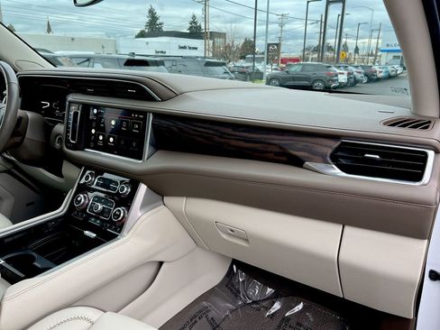 Used 2022 GMC Yukon XL Denali image 23