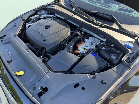 Used 2024 Volvo S90 T8 Ultimate w/ Lounge Package image 13