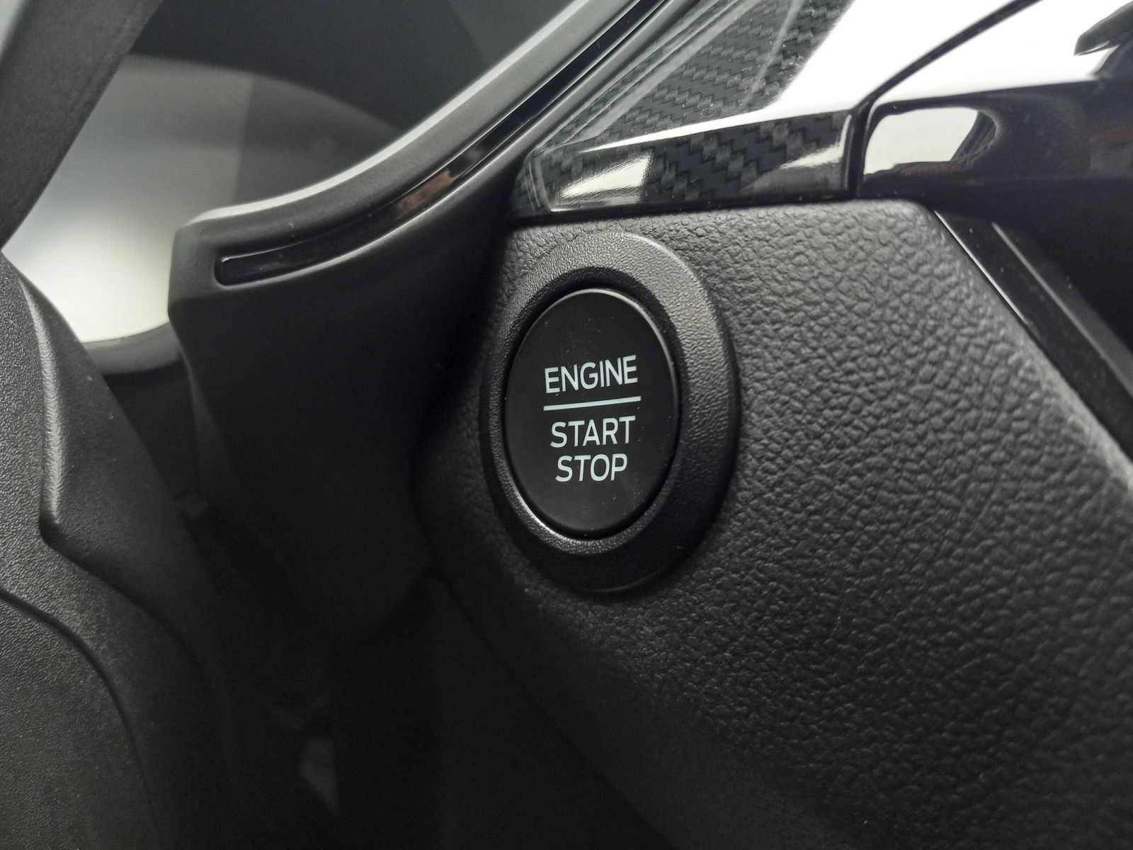 Used 2024 Ford Escape ST-Line w/ Cold Weather Package FWD image 24
