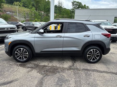 Certified 2025 Chevrolet TrailBlazer LT AWD/4WD image 2