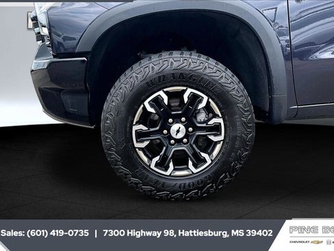 Used 2023 Chevrolet Silverado 1500 ZR2 w/ Technology Package AWD/4WD image 9