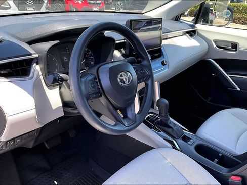 Used 2025 Toyota Corolla Cross L FWD image 9