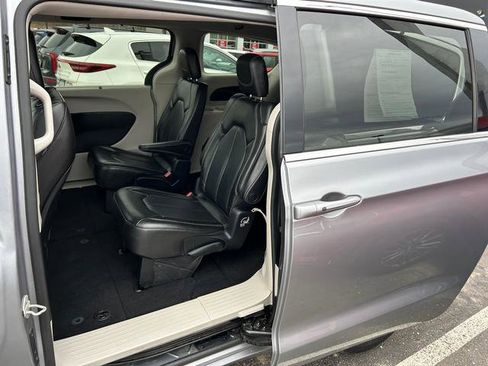 Used 2020 Chrysler Voyager Lxi image 13