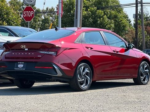 New 2025 Hyundai Elantra SEL image 6