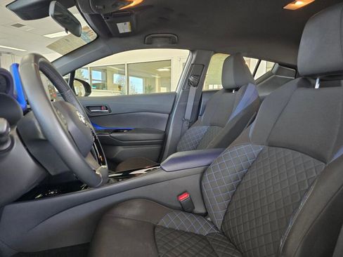 Used 2020 Toyota C-HR XLE FWD image 22