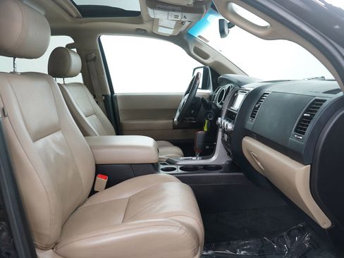 Used 2016 Toyota Sequoia Platinum image 14