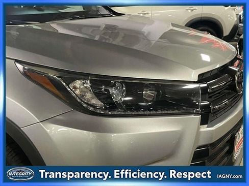 Used 2019 Toyota Highlander SE AWD/4WD image 10