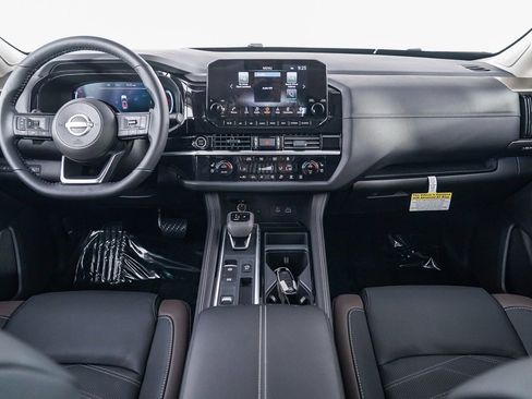 Certified 2025 Nissan Pathfinder Platinum image 14