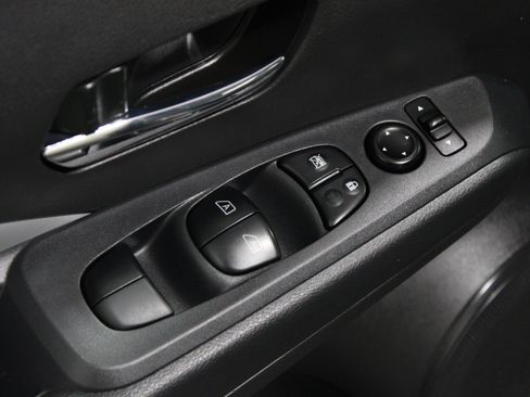 Used 2023 Nissan Kicks SR w/ SR Premium Package FWD image 4