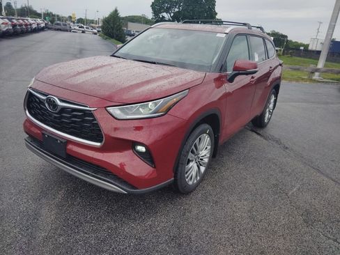 New 2026 Toyota Highlander Platinum AWD/4WD image 2