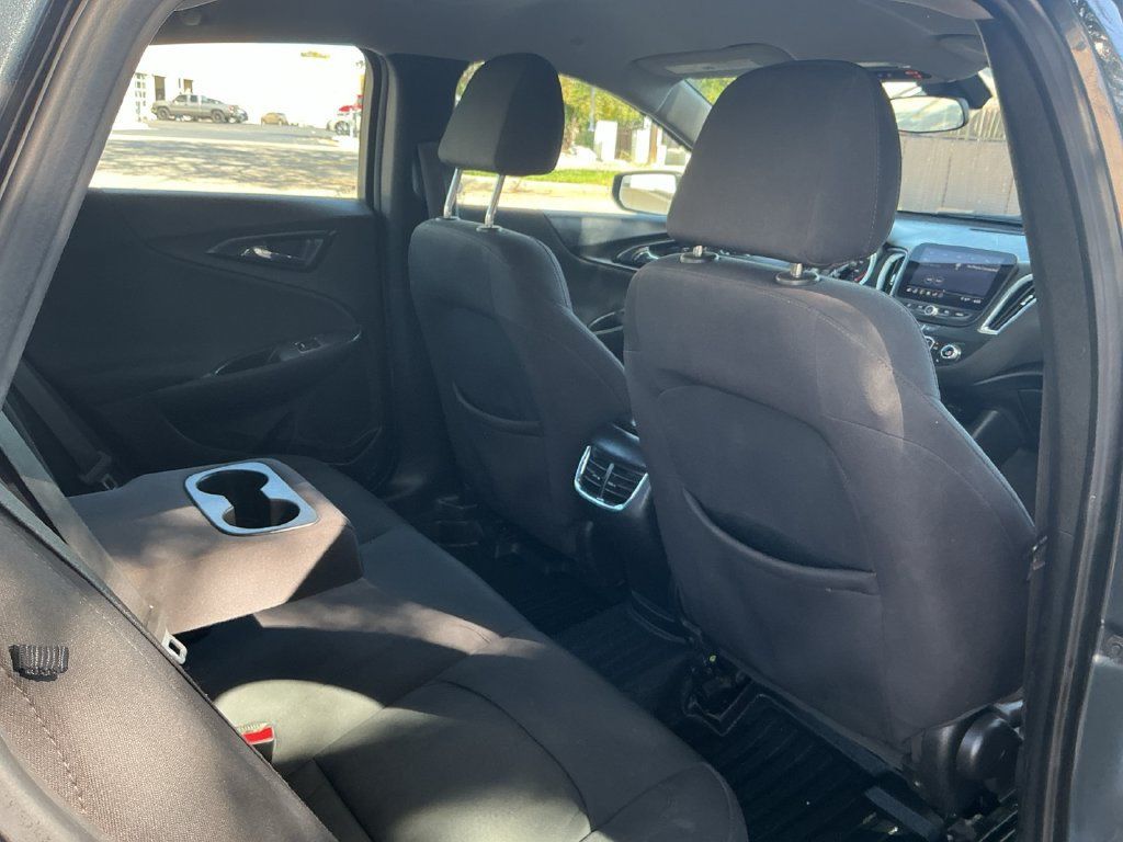 Used 2021 Chevrolet Malibu LT FWD image 32