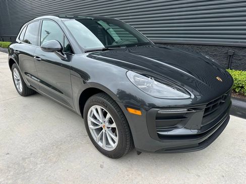 Certified 2025 Porsche Macan image 11