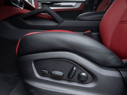 New 2026 Porsche Cayenne Coupe AWD/4WD image 23