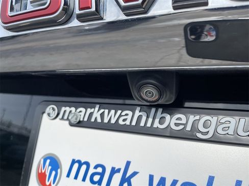 Used 2023 GMC Yukon SLT image 9