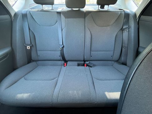 Used 2025 Kia K4 LXS image 37