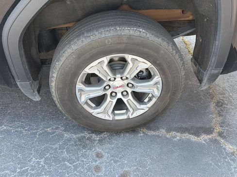 Used 2024 GMC Sierra 1500 SLT AWD/4WD image 5