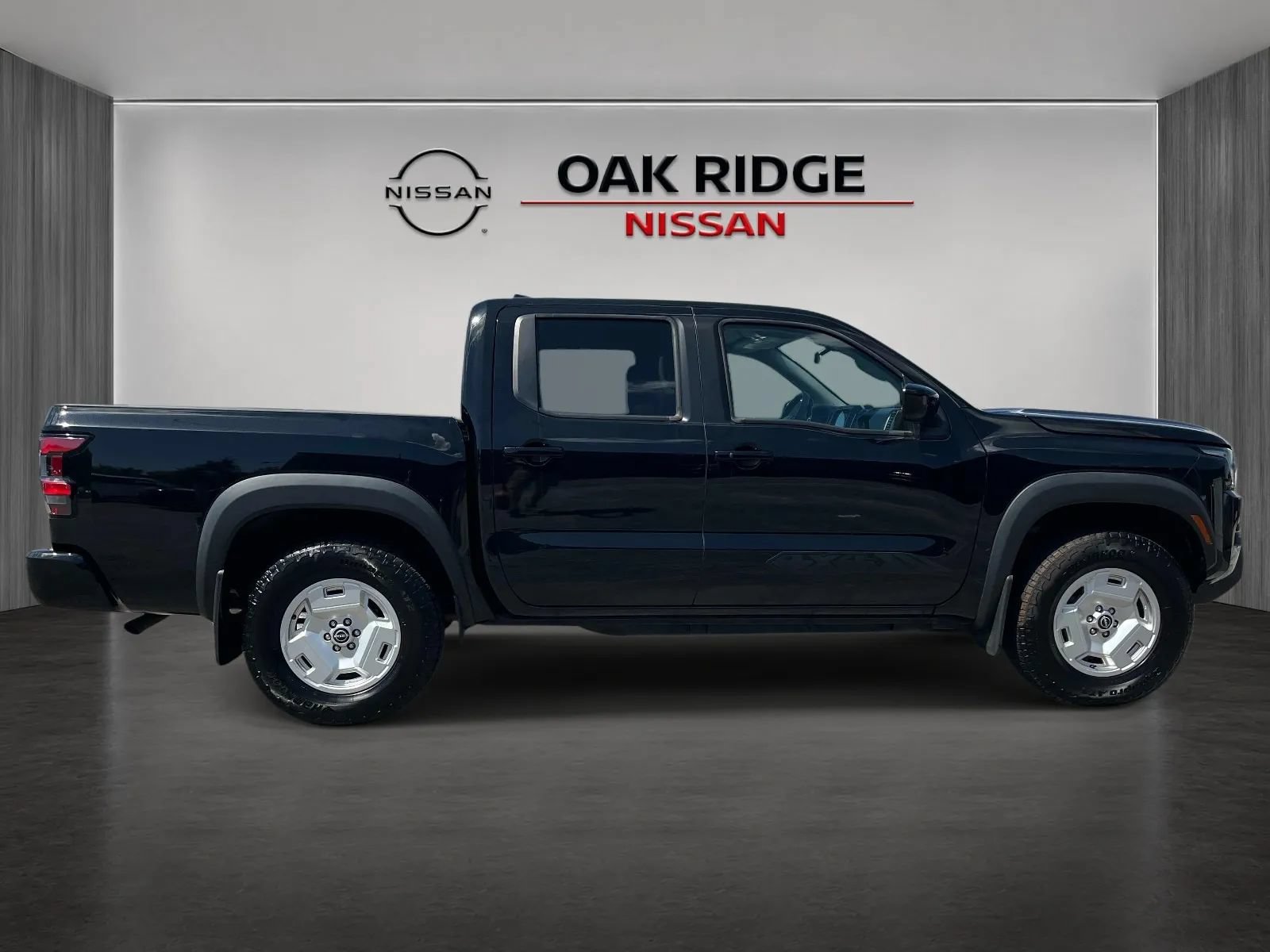 Used 2024 Nissan Frontier SV w/ Hardbody Edition AWD/4WD image 2