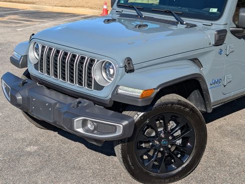 Used 2025 Jeep Wrangler Sahara w/ Safety Group image 13