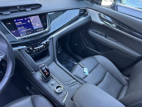 Used 2025 Cadillac XT6 Premium Luxury image 34