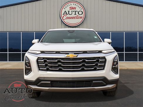 Used 2025 Chevrolet Equinox LT image 2