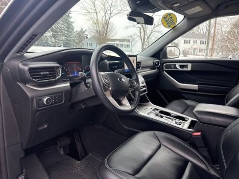 Certified 2022 Ford Explorer XLT w/ Equipment Group 202A image 14