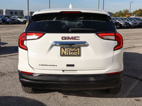Used 2024 GMC Terrain SLE image 5