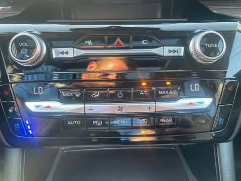 Used 2021 Ford Explorer Limited w/ Equipment Group 301A AWD/4WD image 24