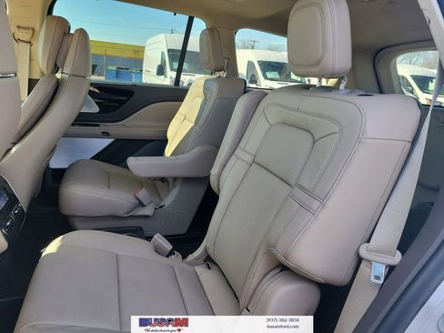 Used 2023 Lincoln Aviator Reserve w/ Equipment Group 201A image 11