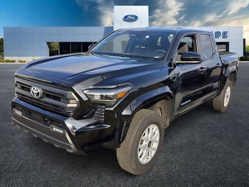 Used 2024 Toyota Tacoma SR5 image 3