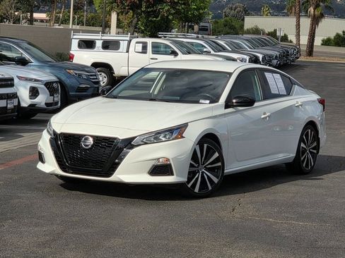 Used 2022 Nissan Altima 2.5 SR image 2