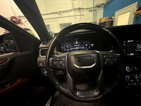 Used 2023 GMC Yukon Denali Ultimate image 12