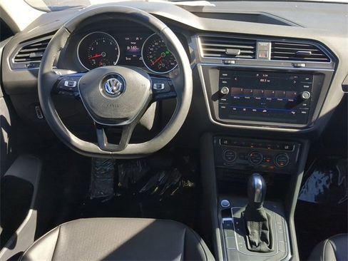 Certified 2020 Volkswagen Tiguan SE image 13